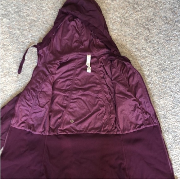 Lululemon- Dance Studio Jacket III in plum - Size 6 - Picture 7 of 9